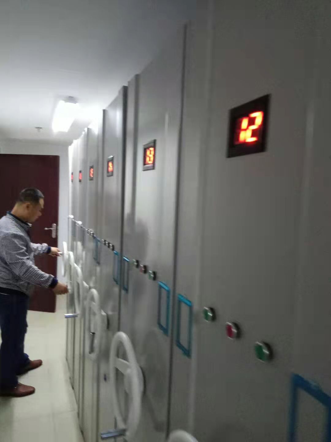 甘肅博倫礦業(yè)電動(dòng)密集架項(xiàng)目